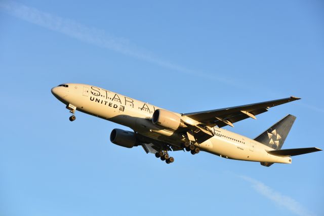 Boeing 777-200 (N794UA)