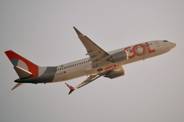 Boeing 737-700 (PS-GRA)