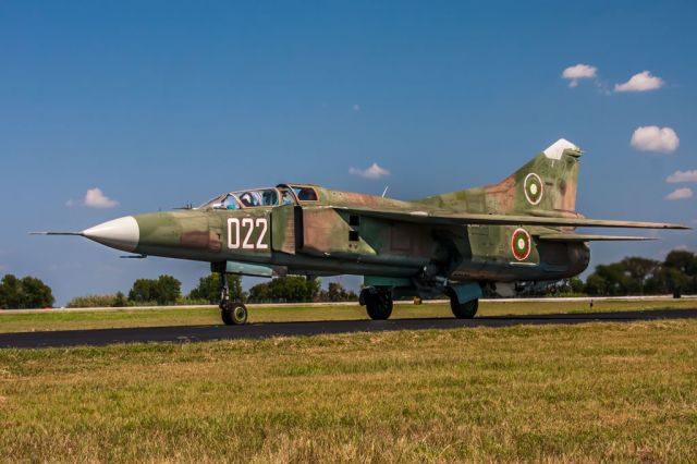 — — - MIG23 doing taxi