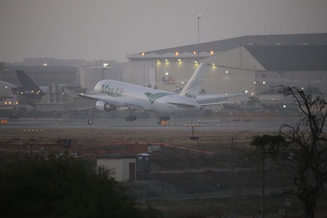 BOEING 767-200 (N773AX)