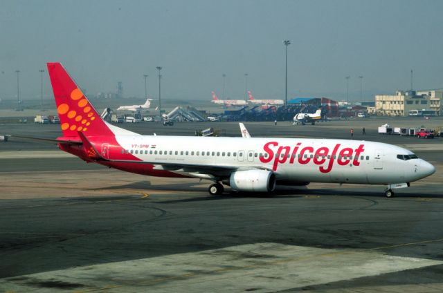 Boeing 737-800 (VT-SPM) - 2010