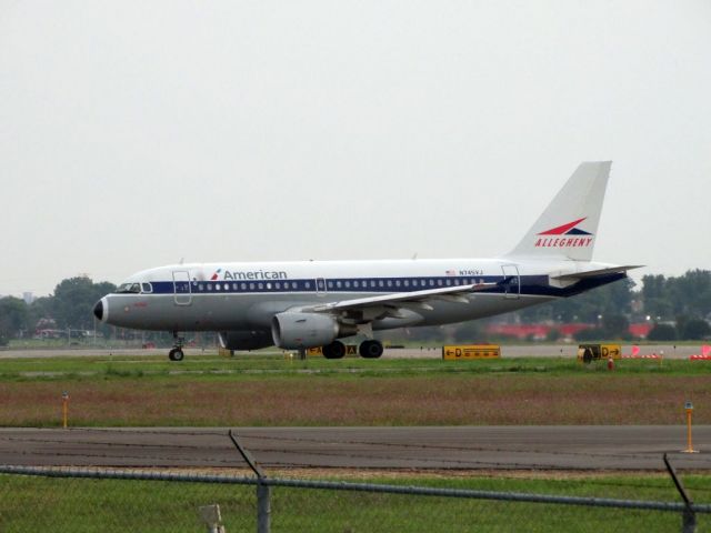 Airbus A319 (N745VJ)