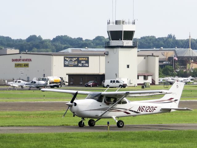 Cessna Skyhawk (N612DF) - Training fleet at Arrow Aviation (203) 744-5010 | 27 July 2015.