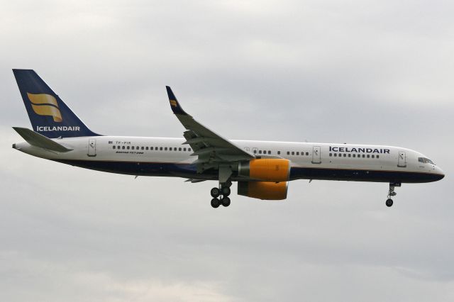 Boeing 757-200 (TF-FIR)