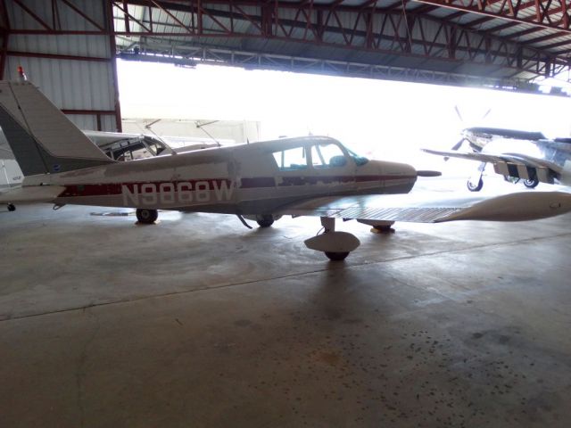 Piper Cherokee (N9868W)