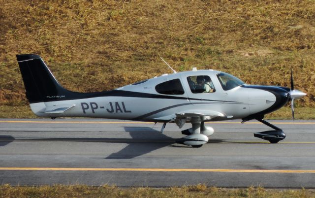 Cirrus SR-22 (PP-JAL)