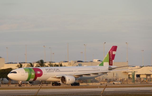 Airbus A330-900 (CS-TUG)