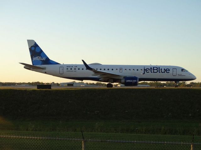 Embraer ERJ-190 (N192JB)