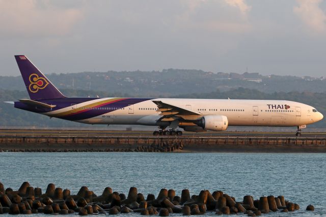 BOEING 777-300 (HS-TKA)