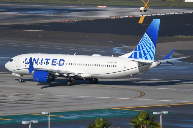 Boeing 737 MAX 8 (N17320)