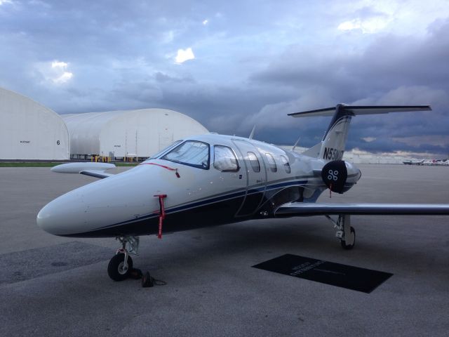 Eclipse 500 (N550UZ)