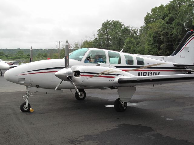 Beechcraft Baron (58) (RLI811)