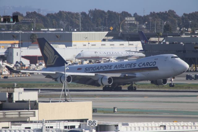 Boeing 747-400 (9V-SFO)