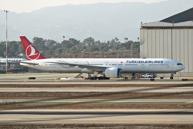 BOEING 777-300ER (TC-JJR)