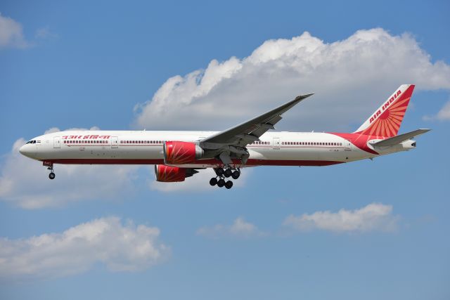 BOEING 777-300 (VT-ALM) - 28-C 05-14-19