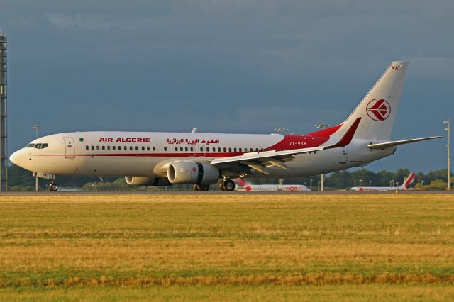 Boeing 737-800 (7T-VKK)