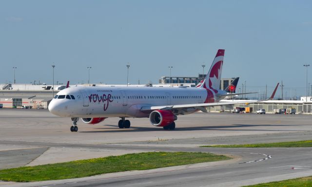 Airbus A321 (C-FJQL) - Air Canada Rouge Airbus A321-211(WL) C-FJQL in Toronto 
