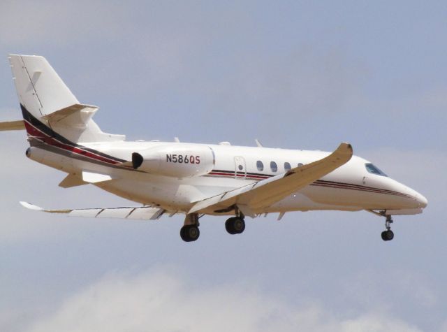 Cessna Citation Latitude (N586QS) - Landing RWY 20R
