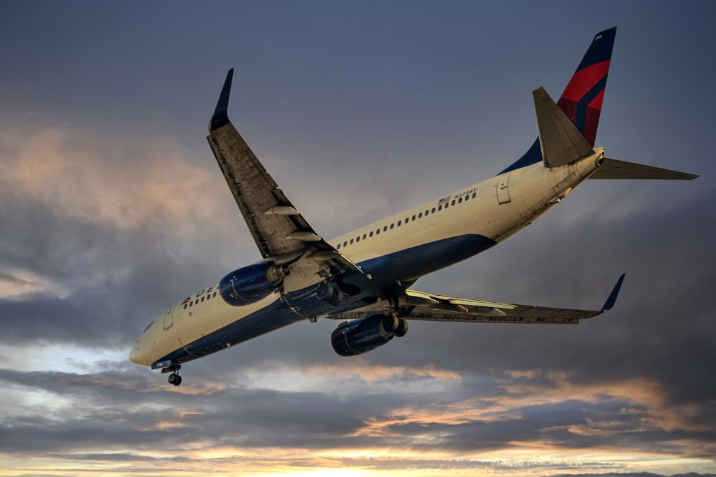 Boeing 737-800 (N3748Y) - Arriving from somewhere to LAX