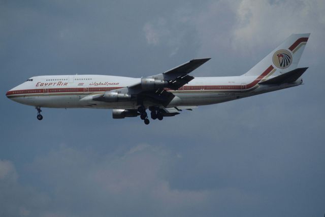 BOEING 747-300 (SU-GAL) - Final Approach to Narita Intl Airport Rwy34 on 1993/04/10