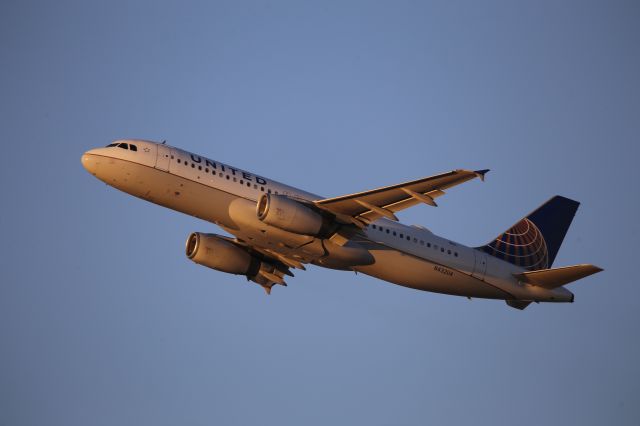 Airbus A320 (N432UA)