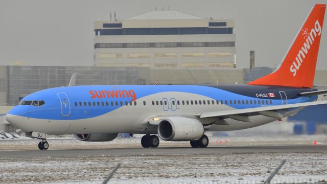 Boeing 737-800 (C-FLUJ)