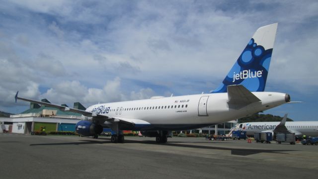 Airbus A320 (N661JB)