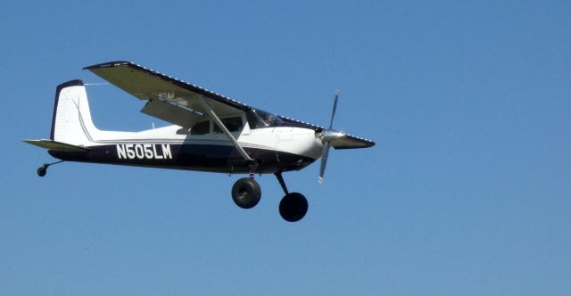 Cessna Skywagon 180 (N505LM) - On short final is this 1954 Cessna 180 Skywagon in the Autumn of 2022.