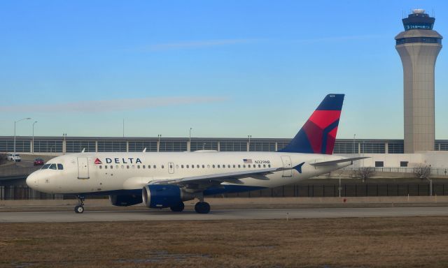 Airbus A319 (N329NB) - Delta Airbus A319-114 N329NB in Detroit 