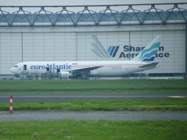 Airbus A330-300 (CS-TFT)