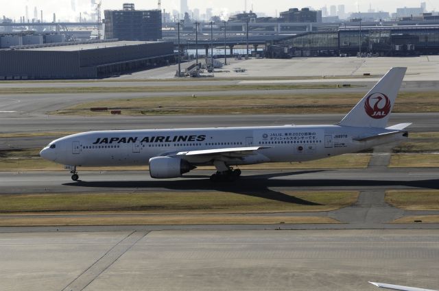 Boeing 777-200 (JA8978) - Taxing at Haneda Intl Airport on 2012/12/12 "Olympic Campaing c/s"