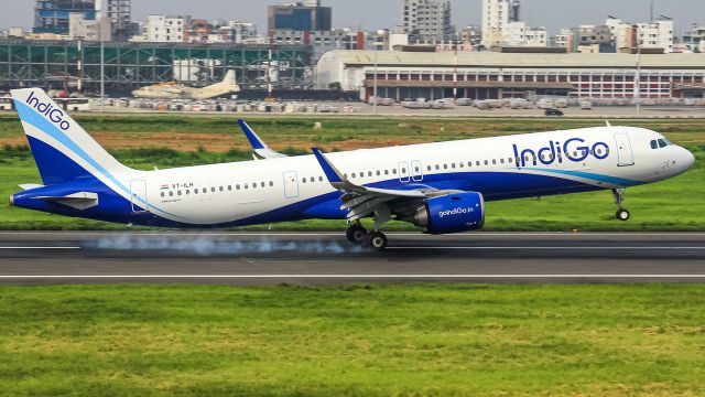 Airbus A321 (VT-ILH)