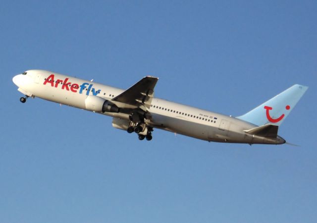 BOEING 767-300 (PH-AHX)