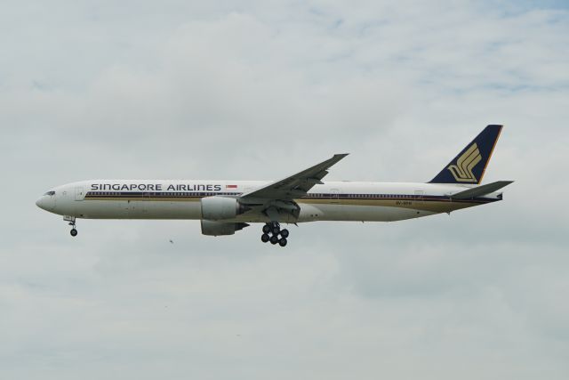 Boeing 777-200 (9V-SYH)