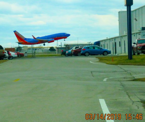 Boeing 737-700 (N7701B)