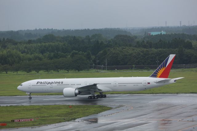 BOEING 777-300 (RP-C7775)