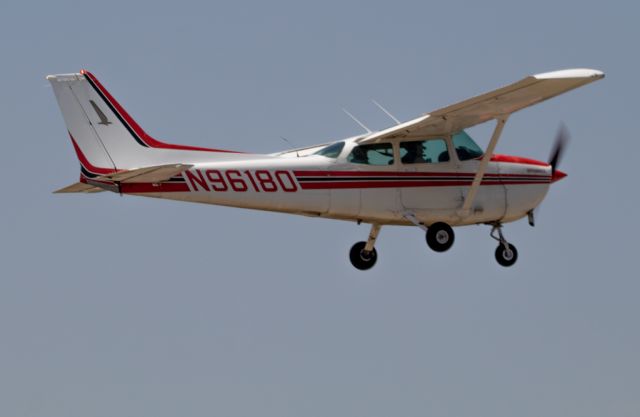 Cessna Skyhawk (N96180) - Cavalcade of planes 2023