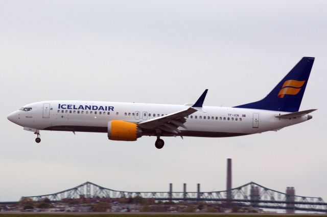 Boeing 737 MAX 8 (TF-ICN) - Icelandair B737 MAX 8 landing at Boston Logan's runway 22L on 5/8/21.