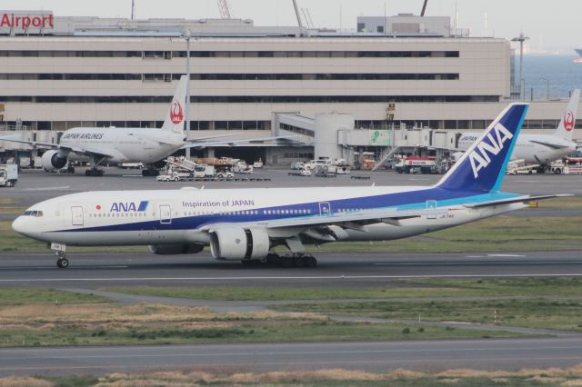 Boeing 777-200 (JA714A)