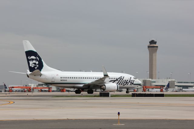 Boeing 737-700 (N618AS)