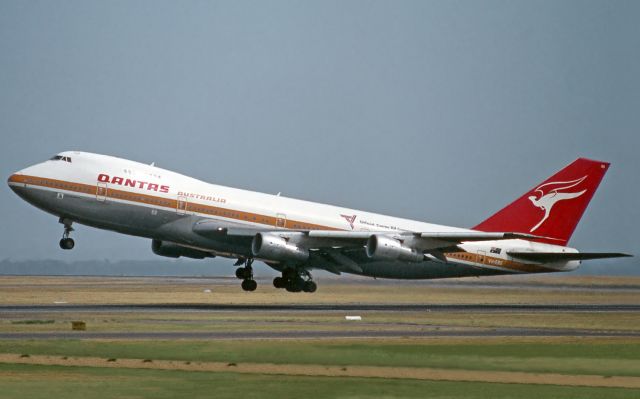 Boeing 747-200 (VH-EBG) - Sydney, February 20, 1982, departing off Rw 07.