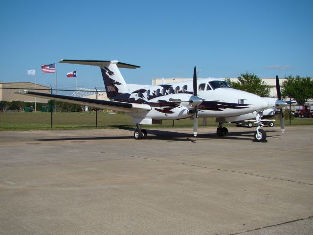 Beechcraft Super King Air 200 —