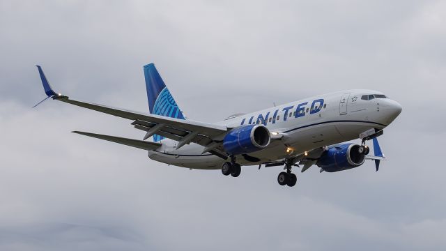 Boeing 737-700 (N38727) - UAL2481 a passenger flight into KSBN for the USC VS ND Weekend.