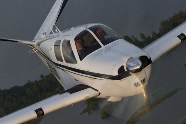 Beechcraft Bonanza (33) (N3214C)