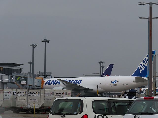 Boeing 777-200 (JA772F) - I took this picture on Apr 01, 2020.br /On this day of April Fool's Day, a cargo plane gates into a satellite in the passenger terminal.(^^)