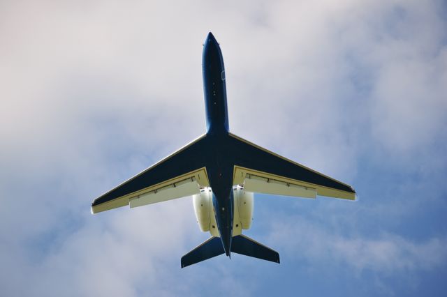 Gulfstream Aerospace Gulfstream IV — - Gulfstream IV directly overhead - for a second! - off of 21L at KLUK.