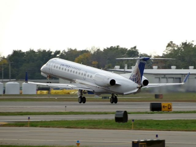 Embraer EMB-145XR (N11194)