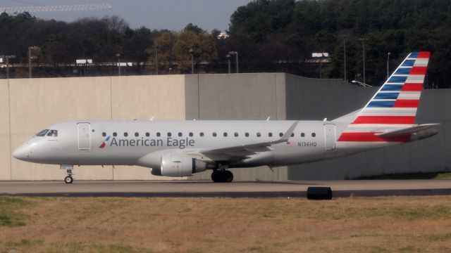 Embraer 170/175 (N136HQ)