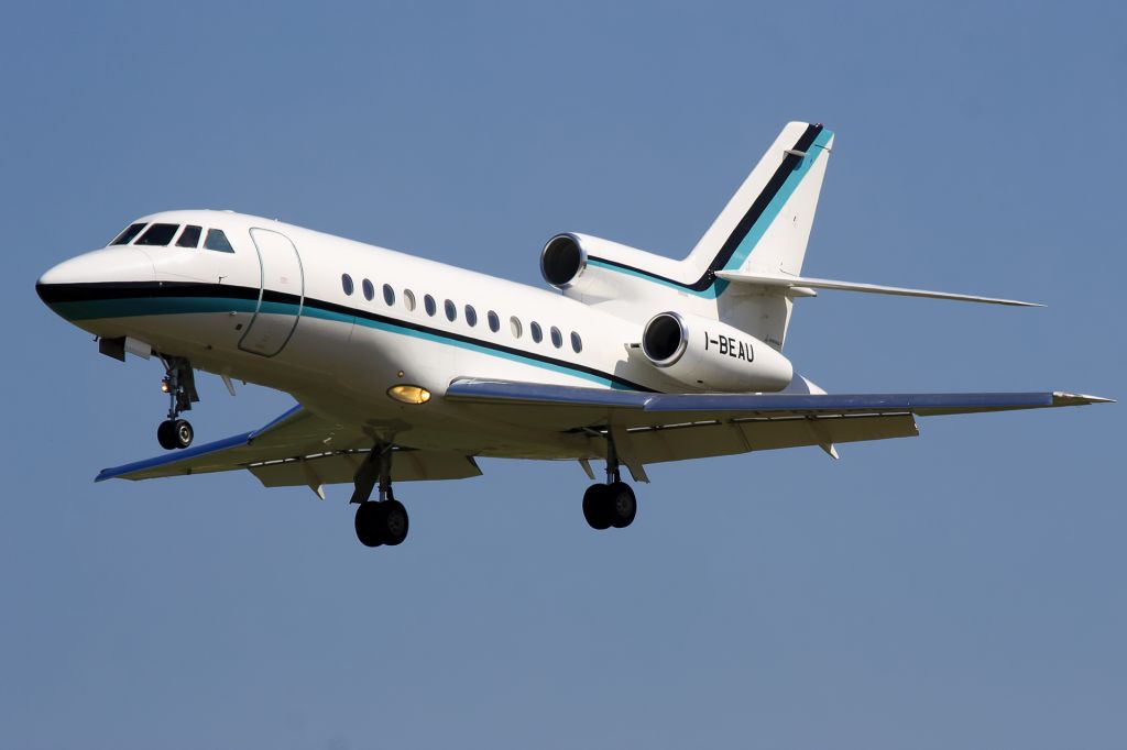 Dassault Falcon 900 (I-BEAU)
