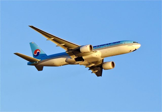 Boeing 777-200 (HL7575)